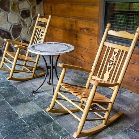 Holly Tree Hideaway - Semi Secluded Mtn Setting Villa Sevierville Eksteriør billede