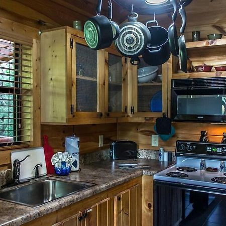 Holly Tree Hideaway - Semi Secluded Mtn Setting Villa Sevierville Eksteriør billede