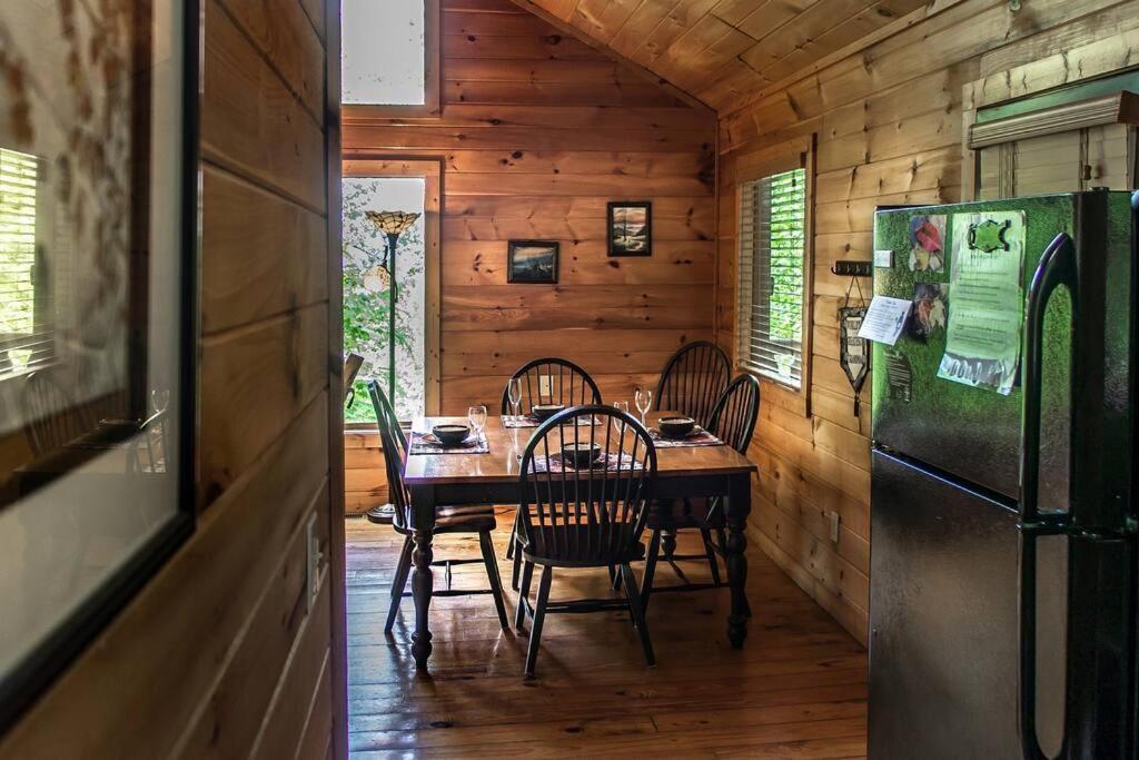Holly Tree Hideaway - Semi Secluded Mtn Setting Villa Sevierville Eksteriør billede