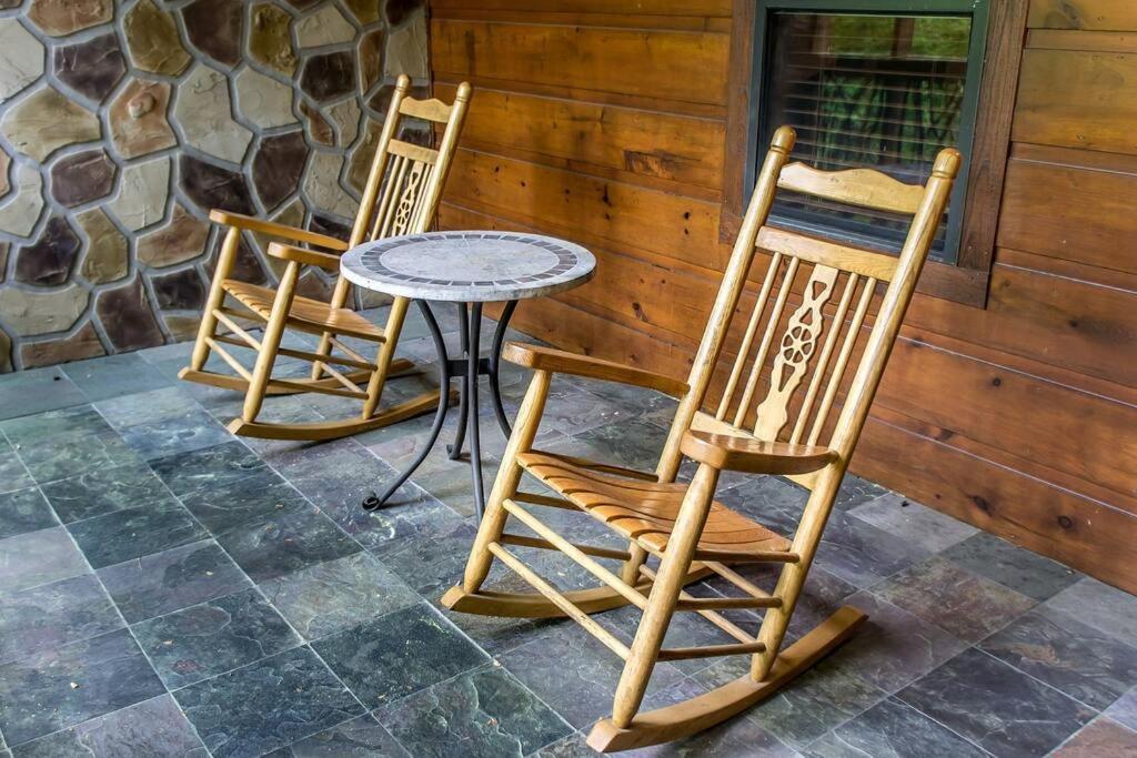 Holly Tree Hideaway - Semi Secluded Mtn Setting Villa Sevierville Eksteriør billede