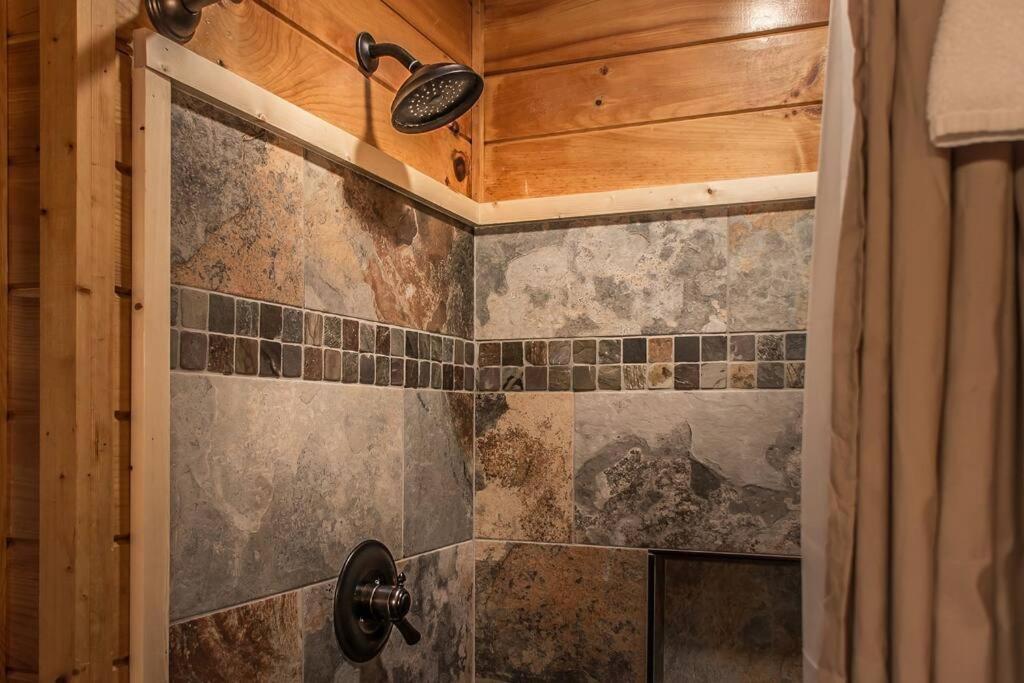 Holly Tree Hideaway - Semi Secluded Mtn Setting Villa Sevierville Eksteriør billede
