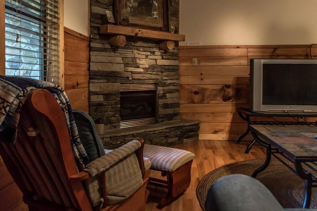 Holly Tree Hideaway - Semi Secluded Mtn Setting Villa Sevierville Eksteriør billede