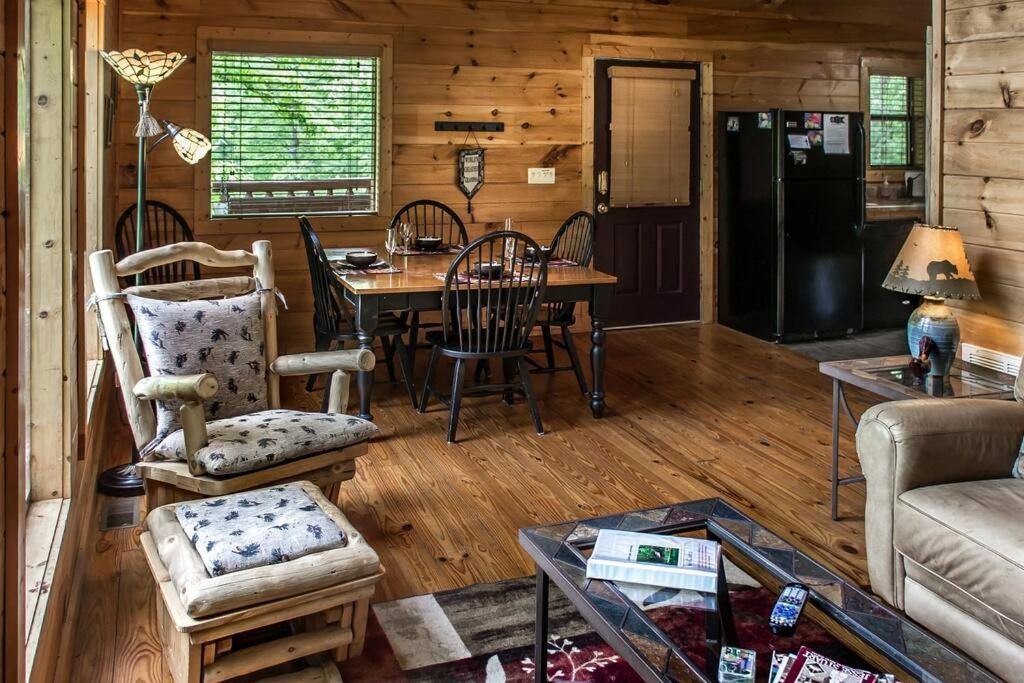 Holly Tree Hideaway - Semi Secluded Mtn Setting Villa Sevierville Eksteriør billede