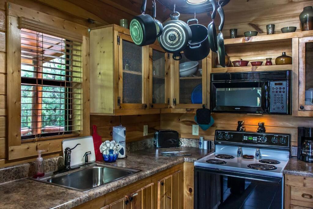 Holly Tree Hideaway - Semi Secluded Mtn Setting Villa Sevierville Eksteriør billede