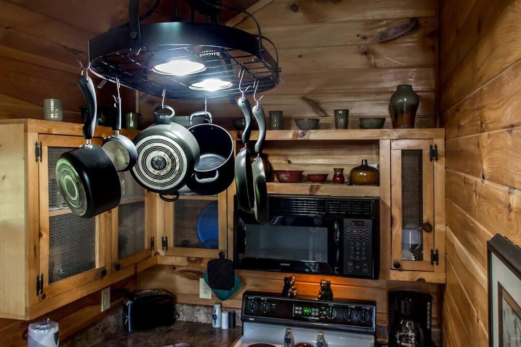 Holly Tree Hideaway - Semi Secluded Mtn Setting Villa Sevierville Eksteriør billede