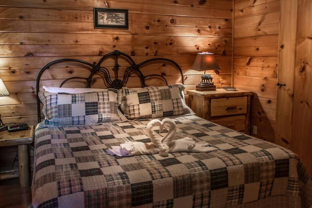 Holly Tree Hideaway - Semi Secluded Mtn Setting Villa Sevierville Eksteriør billede